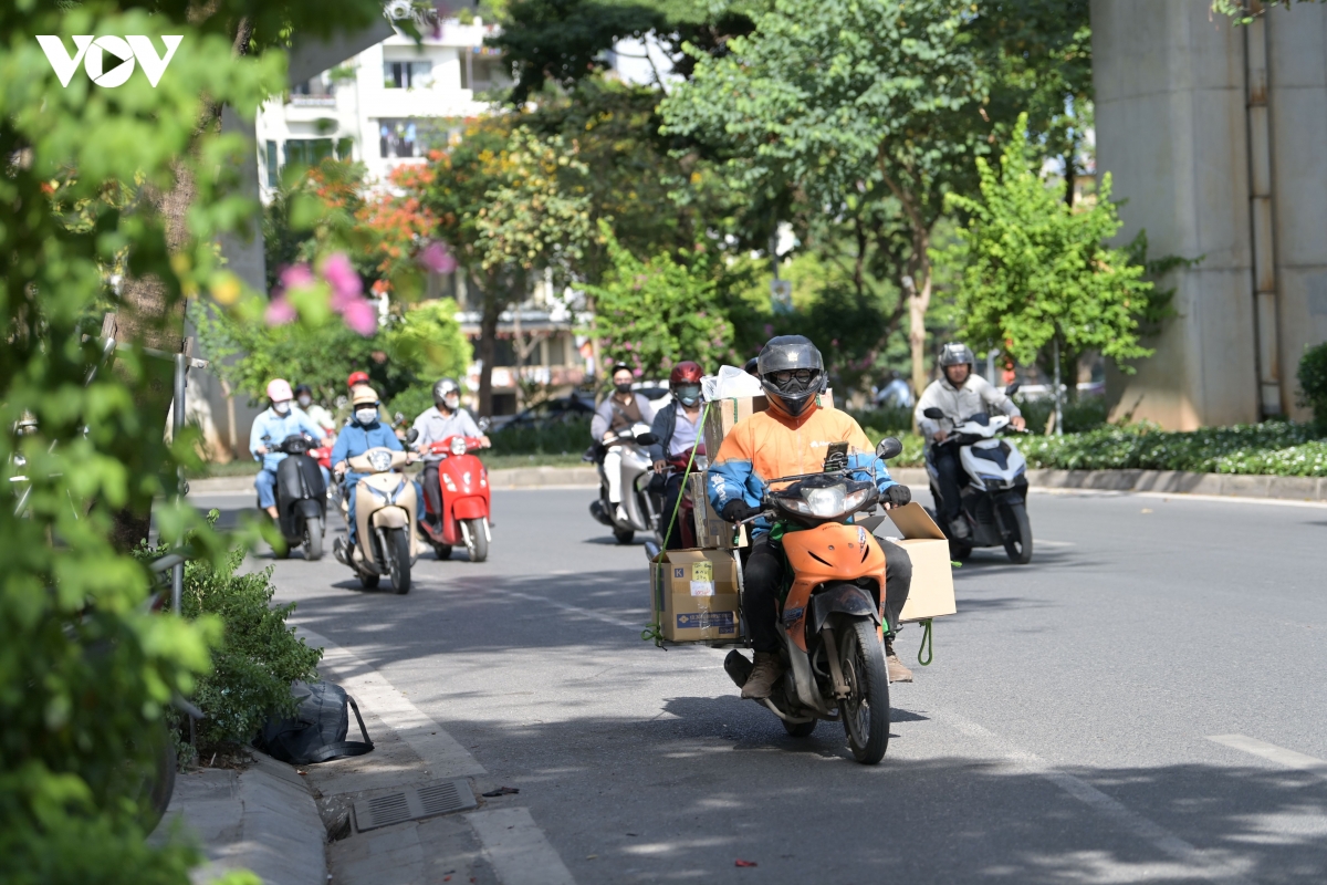 nhung_phan_nguoi_muu_sinh_duoi_thoi_tiet_oi_buc_2.jpg