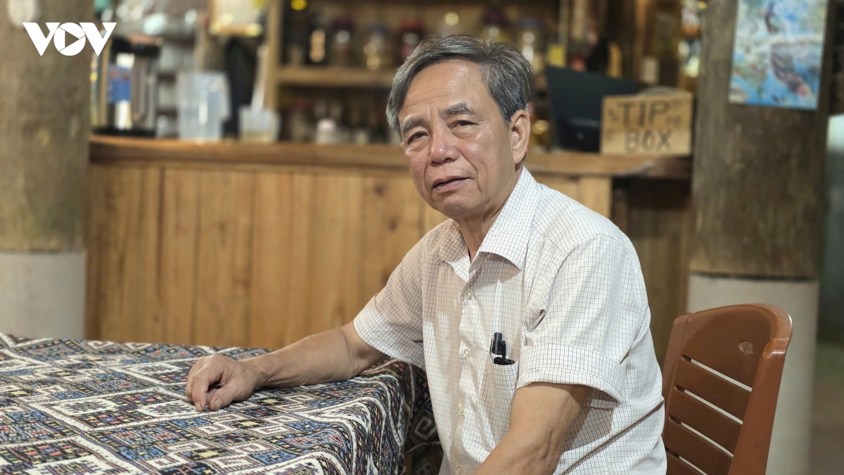 ong_ha_huy_gap_truong_ban_don.jpg