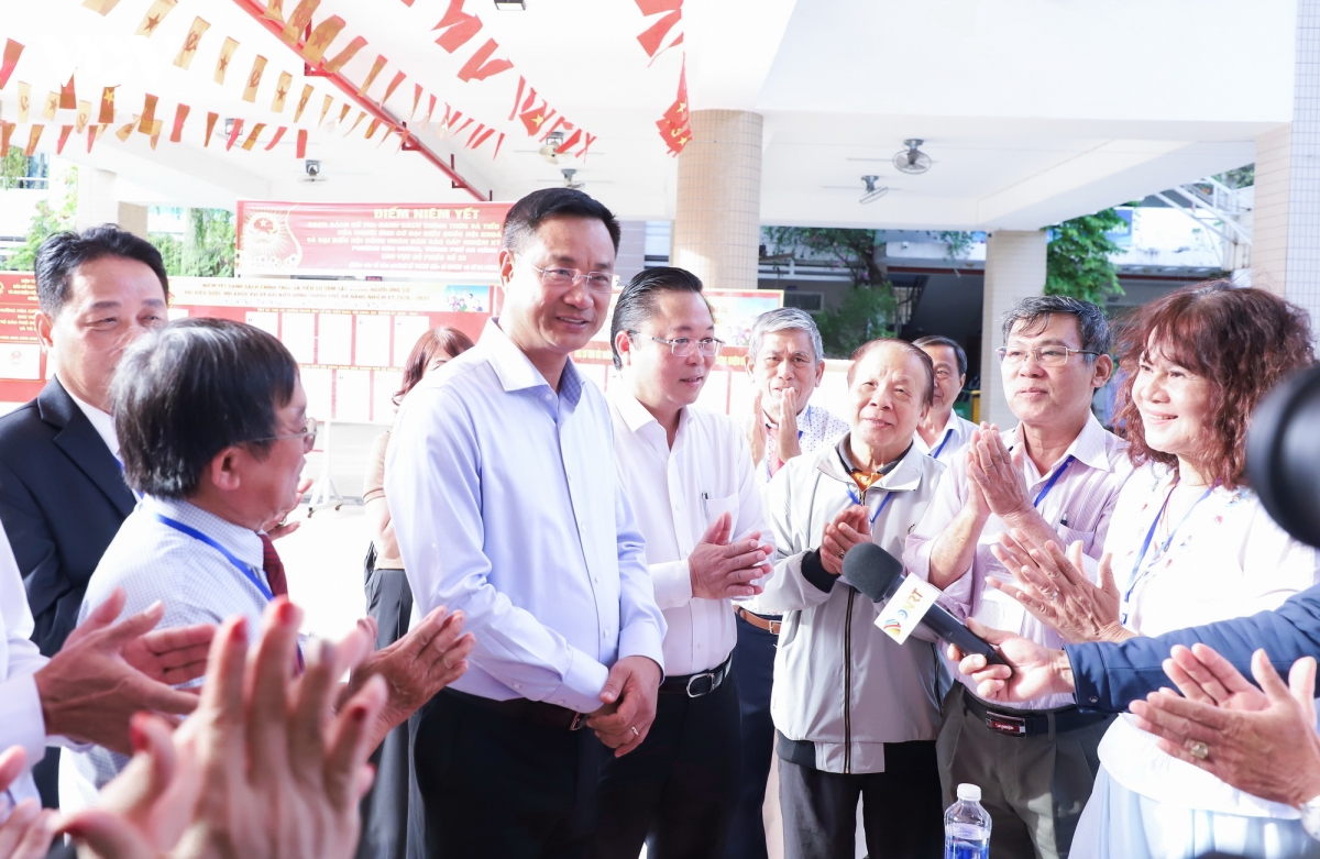 ong_le_ngoc_quang_bi_thu_thanh_uy_da_nang_thu_2_tu_trai_sang_lang_nghe_y_kien_nguoi_dan_ve_hoat_dong_cua_chinh_quyen_co_so.jpg