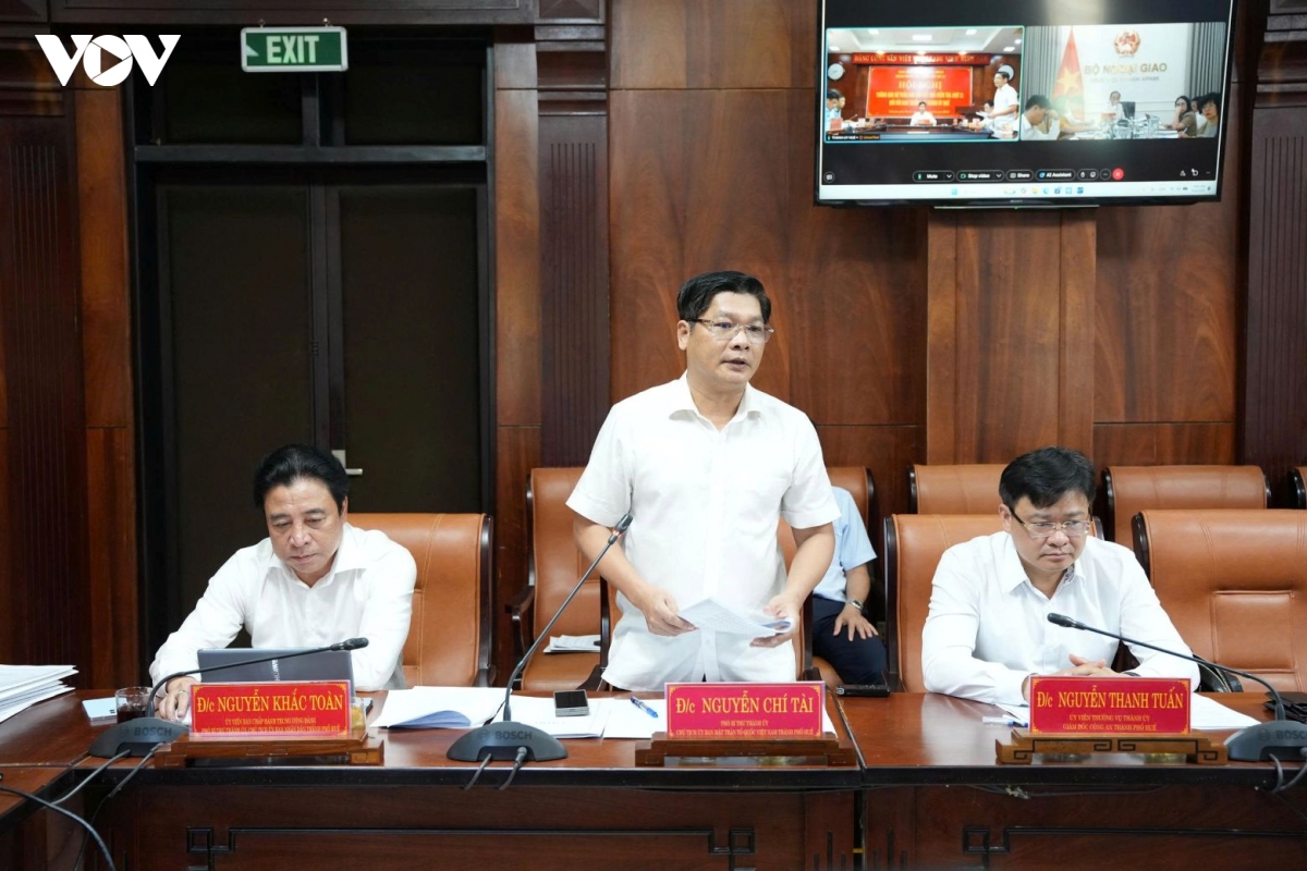 ong_nguyen_chi_tai_bao_cao_tai_buoi_lam_viec.jpg