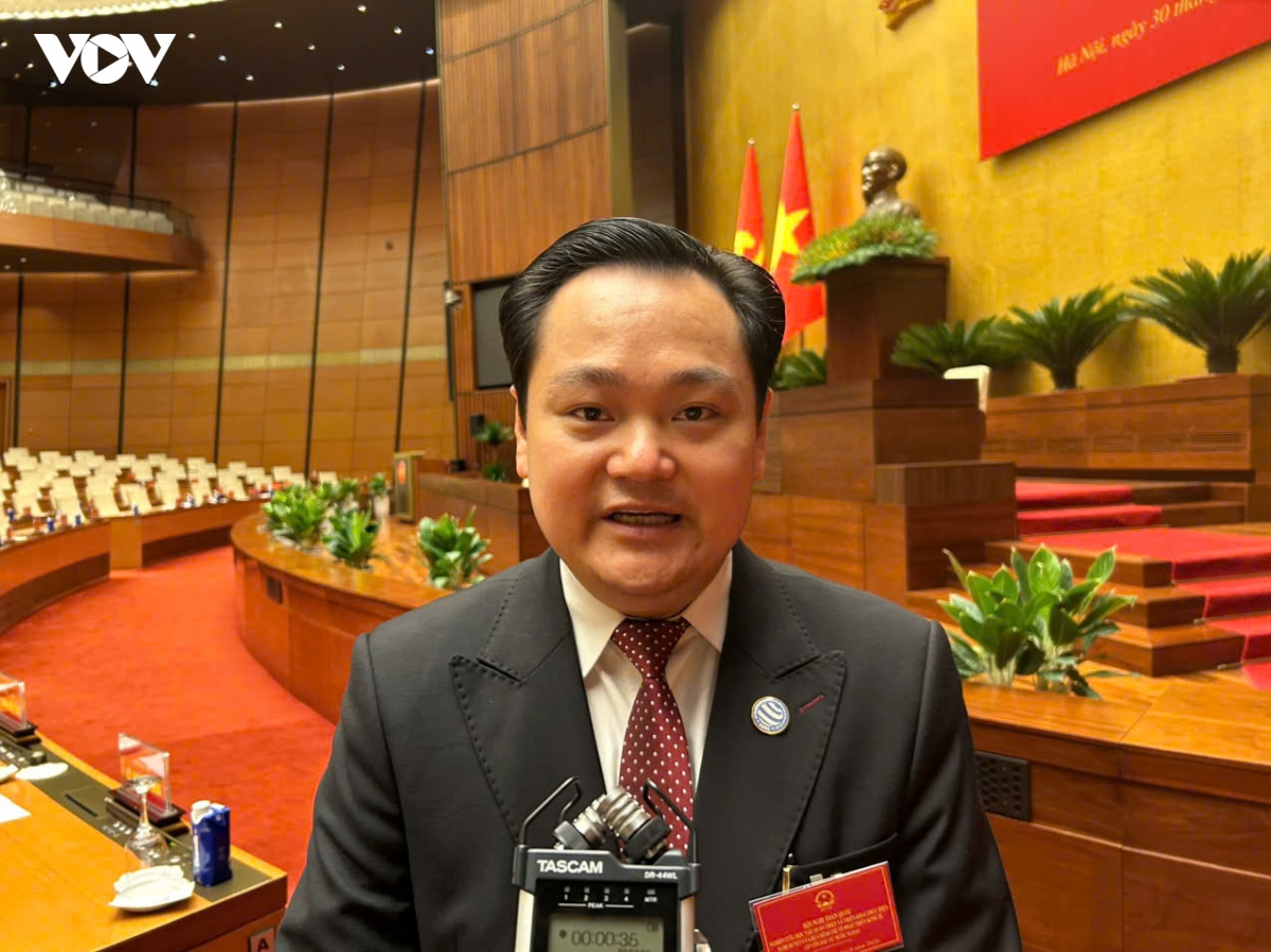 ong_nguyen_huu_huong_chu_tich_sang_lap-_nha_thiet_ke_tay_keo_vang_ha_noi_cho_rang-.jpg
