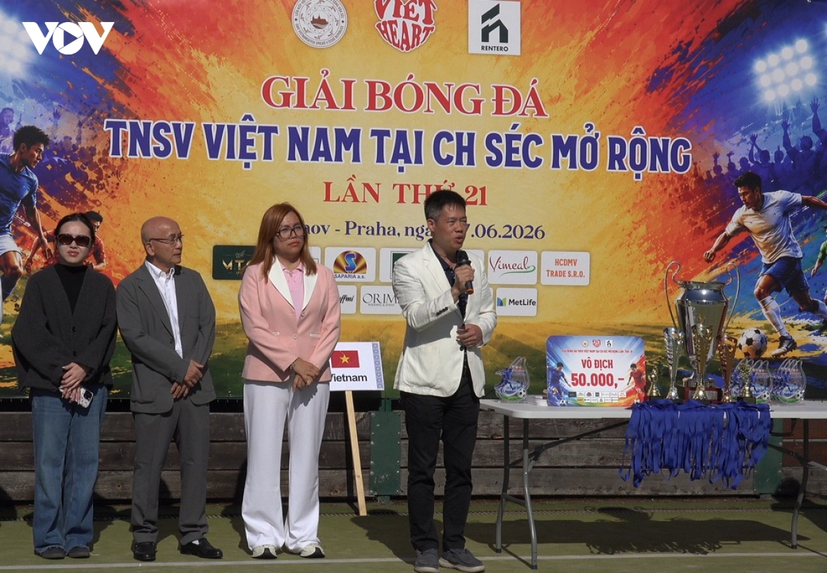 Ông Nguyễn Quốc Thành, Thường trực Ban công tác cộng đồng, Đại sứ quán Việt Nam tại CH Séc phát biểu tại Lễ khai mạc.