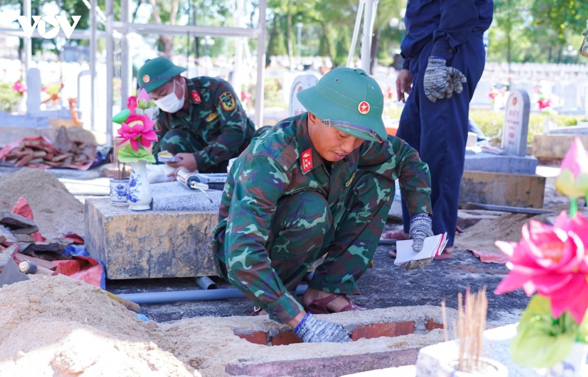 phan_lon_cac_cong_doan_deu_thuc_hien_thu_cong_.jpg