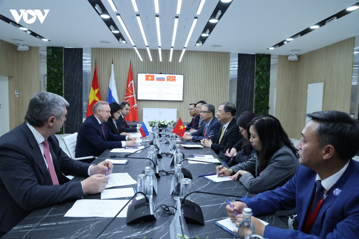 pho_thu_tuong_thuong_truc_pham_gia_tuc_tai_cuoc_gap_thong_doc_st._petersburg_a._beglov_.jpg