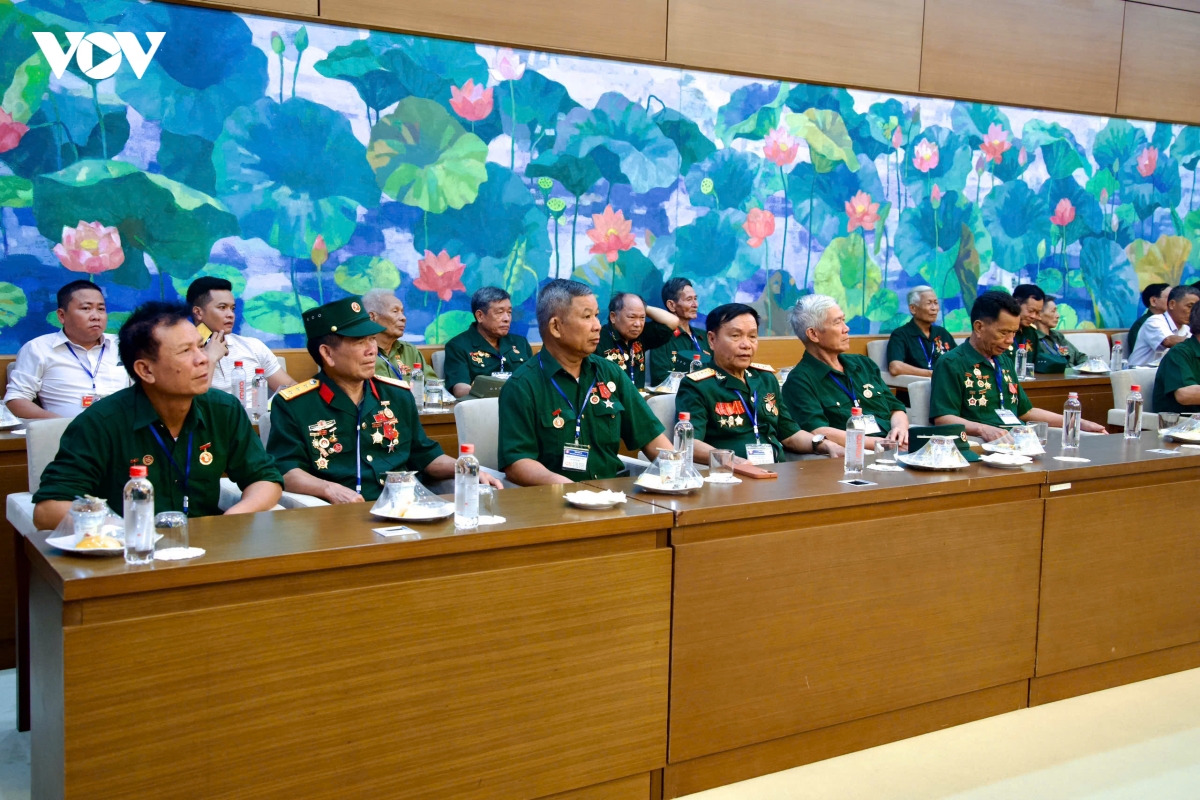 ptt_nguyen_doan_anh_gap_nguoi_co_cong_vs_cm_4.jpg