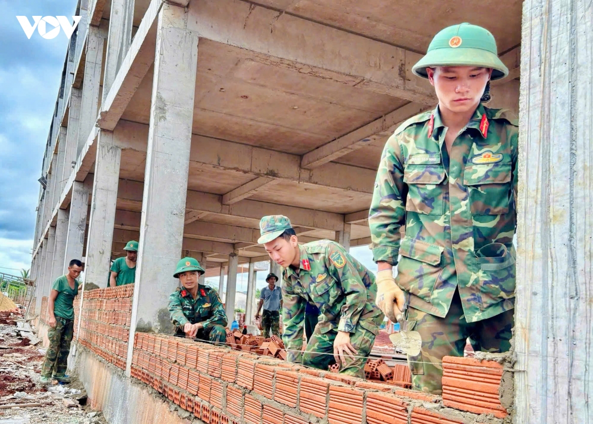 quan_doan_34_ho_tro_xay_truong_noi_tru_bien_gioi_gia_lai-_anh_5.jpg