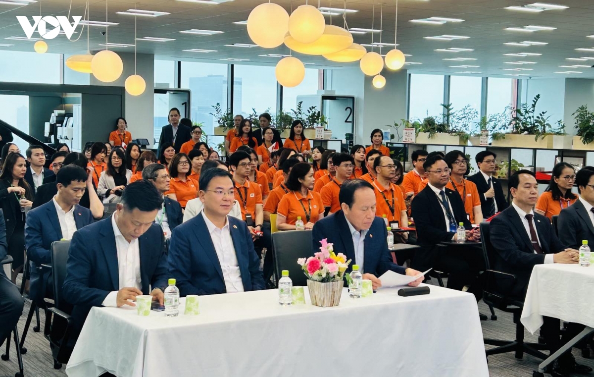 quang_canh_buoi_lam_viec_voi_fpt_nhat_ban._anh_vov_tokyo.jpg