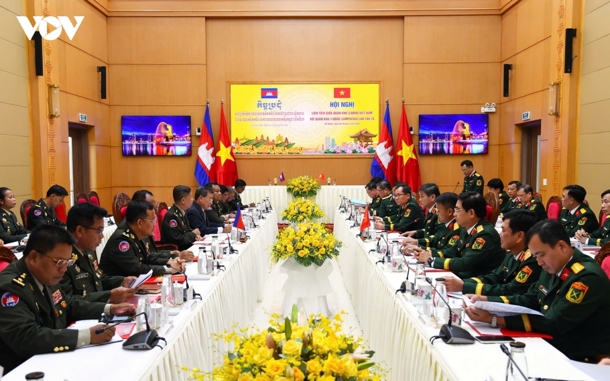 quang_canh_hoi_nghi.jpg