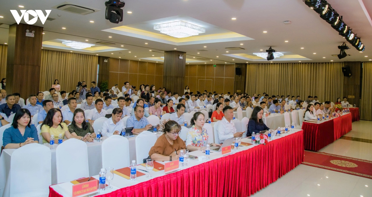quang_canh_hoi_nghi_.jpg