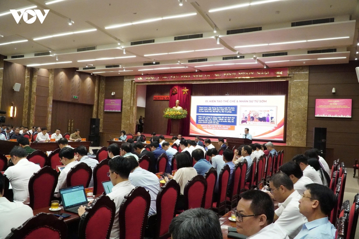 quang_canh_hoi_nghi.jpg