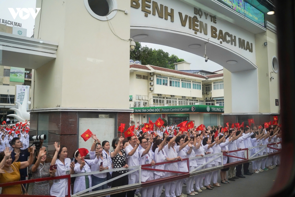 tau_bach_mai_13.jpg