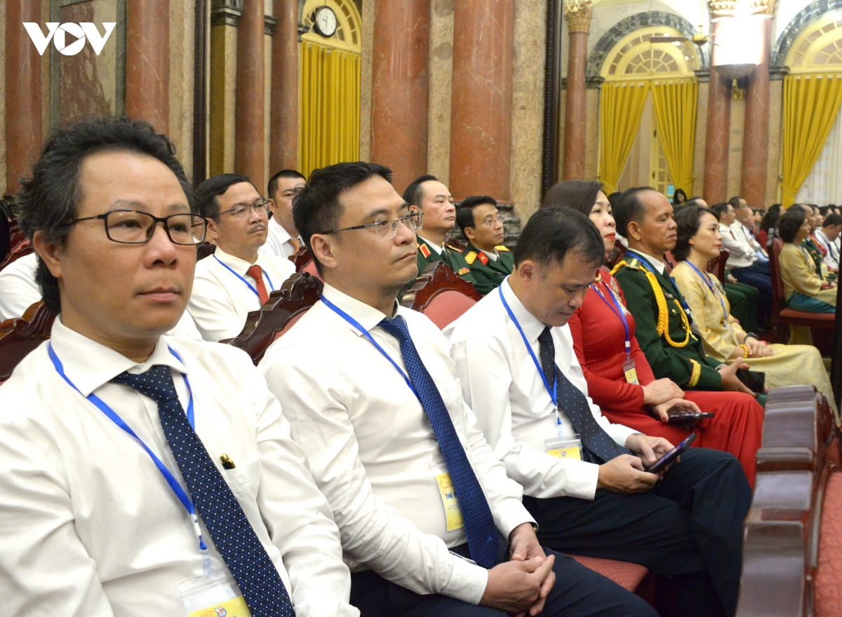 tbt_to_lam_gap_mat_nah_bao_lao_thanh_6.jpg