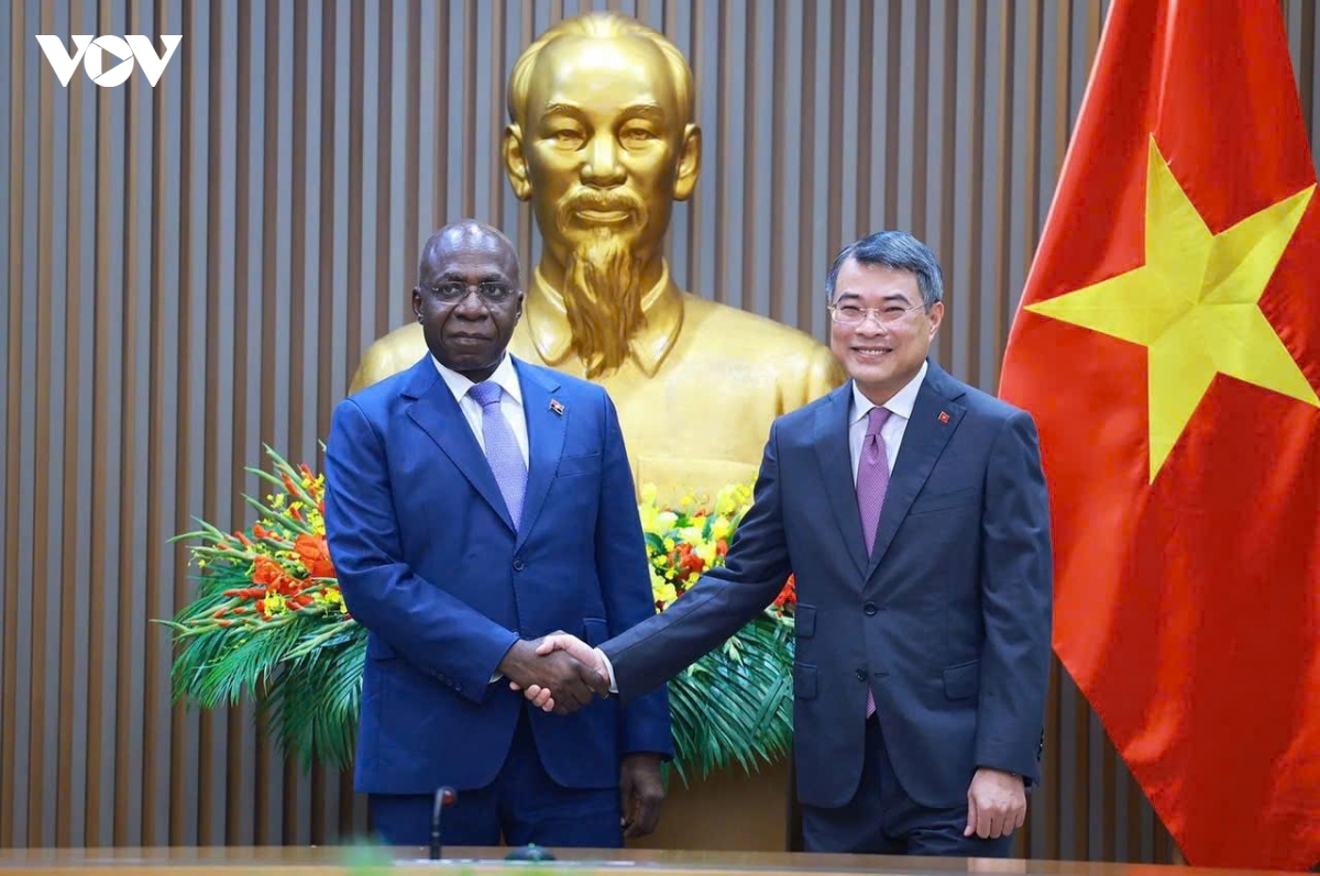 thu_tuong_chinh_phu_le_minh_hung_tiep_angola.jpg