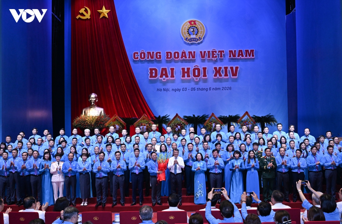 thu_tuong_le_minh_hung_trao_doi_tai_dai_hoi_cong_doan_1.jpg