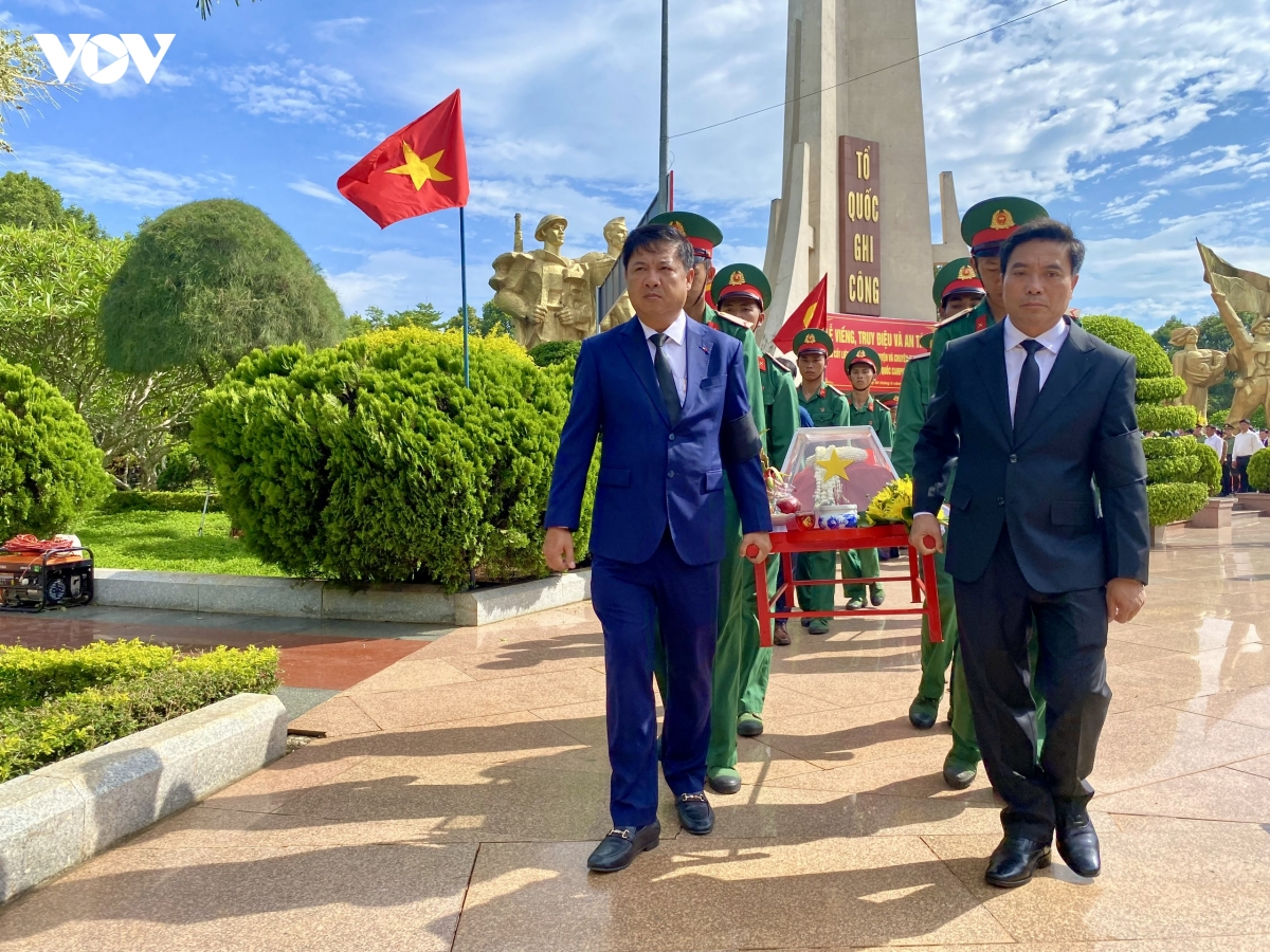 thuong_tuong_nguyen_doan_anh_pho_chu_tich_quoc_hoi_va_ong_luong_nguyen_minh_triet_-_bi_thu_tinh_uy_dak_lak.jpeg