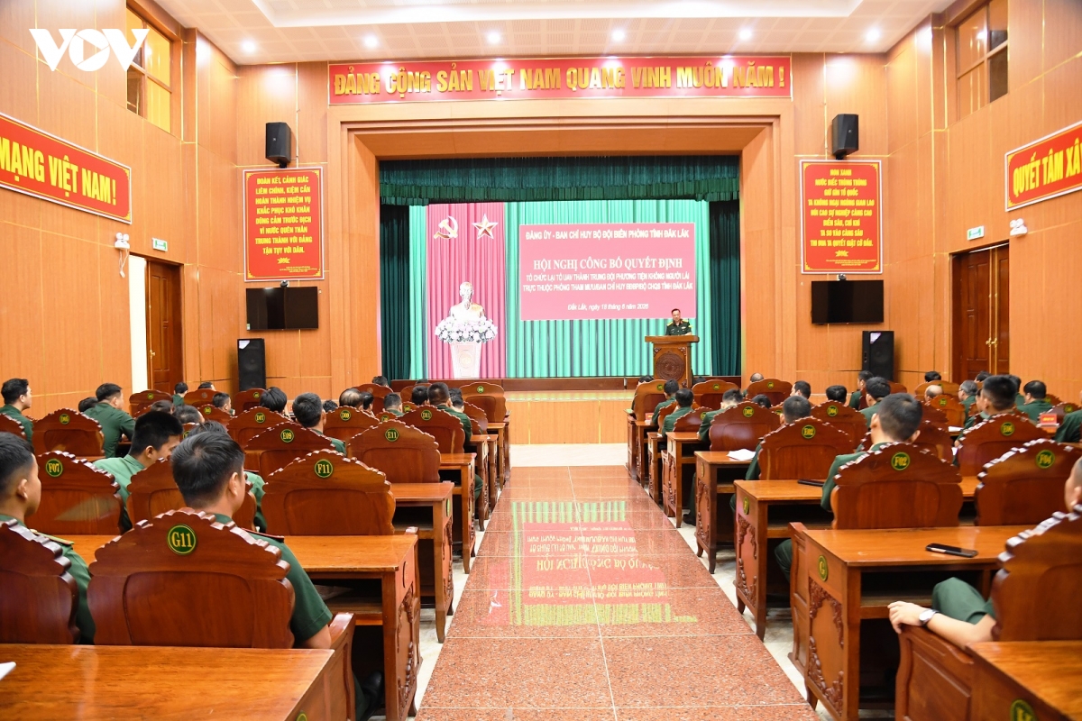 toan_canh_hoi_nghi_thanh_lap_trung_doi_phuong_tien_khong_nguoi_lai_tai_dak_lak.jpeg