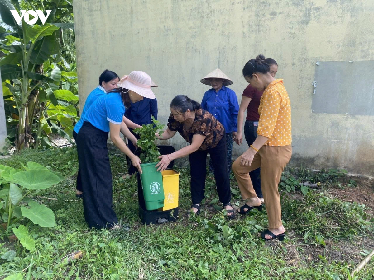 viec_thu_gom_phan_loai_rac_duoc_thuc_hien_thuong_xuyen.jpg
