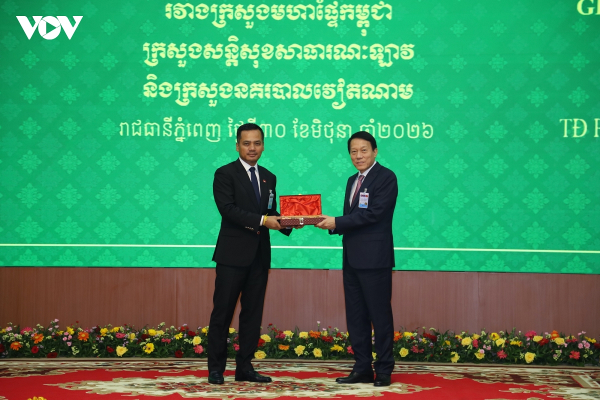 vov_bo_truong_bo_cong_an_viet_nam_va_bo_truong_bo_noi_vu_campuchia_rs.jpg