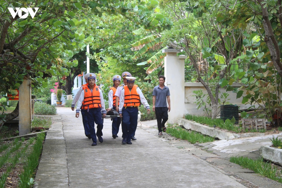 vung_4_hai_quan_khan_truong_cap_cuu_ngu_dan_bi_giam_ap_cap_tinh_muc_do_nang.jpg