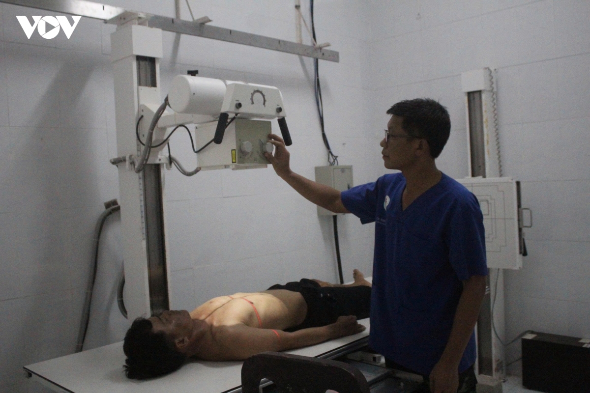vung_4_hai_quan_khan_truong_cap_cuu_ngu_dan_bi_giam_ap_cap_tinh_muc_do_nang_5.jpg