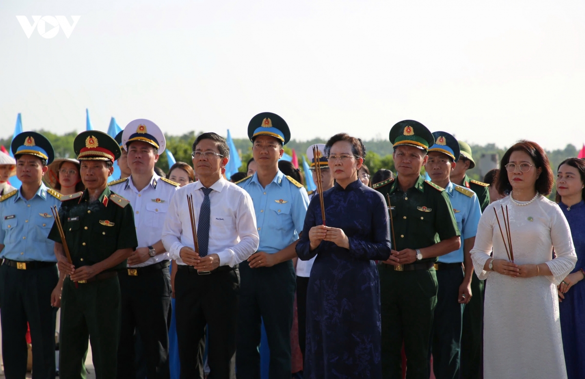 1-dai-bieu-dang-huong.jpg