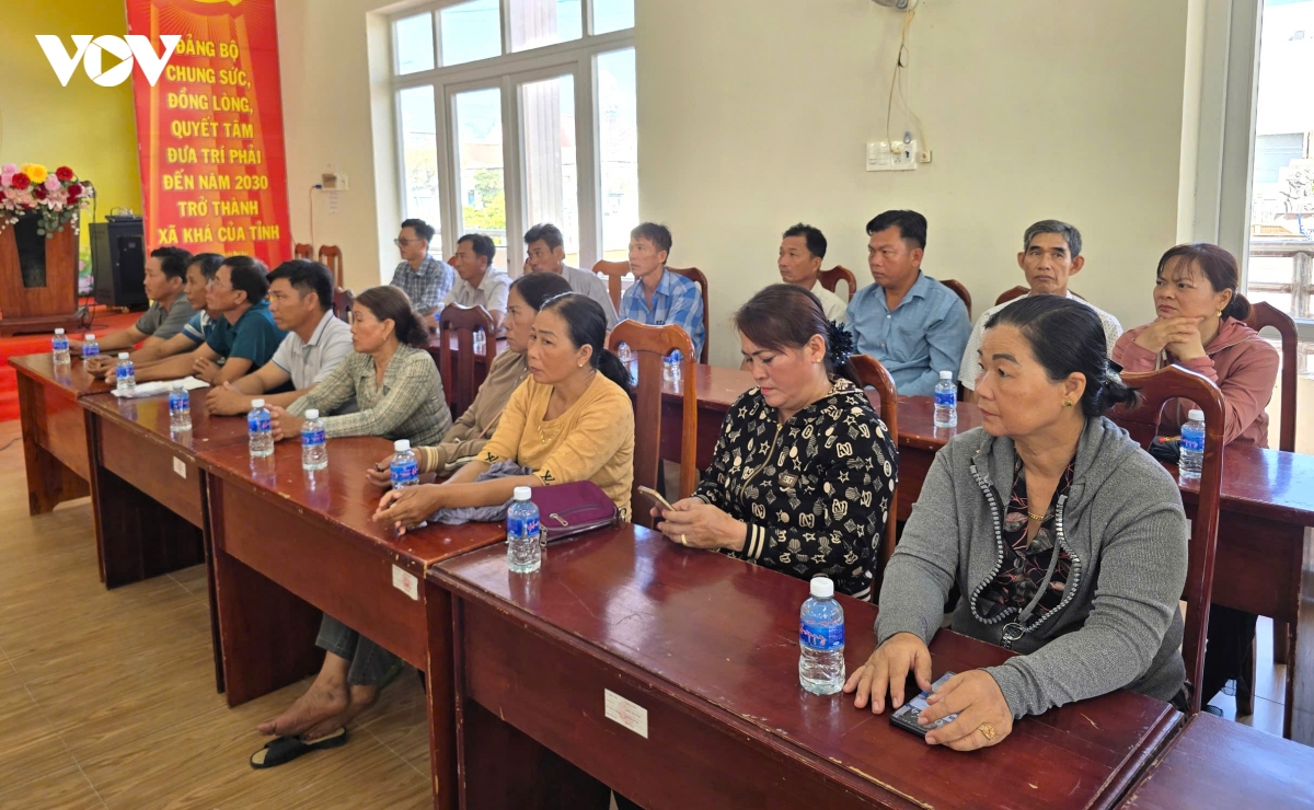 1-nguoi-dan-ban-lua-da-hon-nua-nam-nhung-chua-nhan-du-tien-mua-lua.jpg
