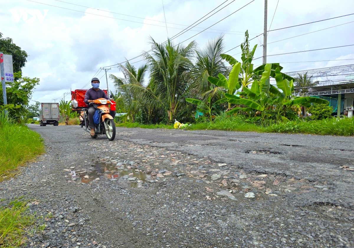 1-quoc-lo-63-nhieu-doan-mat-duong-nat-nhu-tuong.jpg