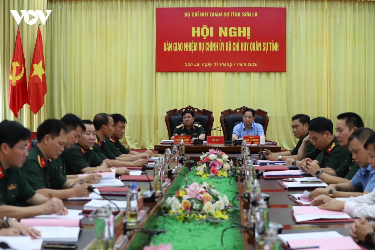 1.-quang-canh-hoi-nghi.jpg
