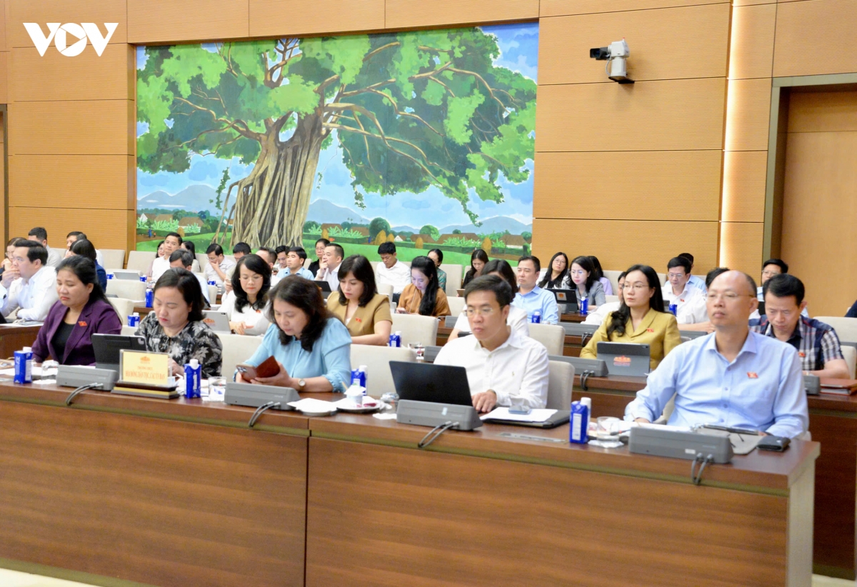 10_chu_tich_quoc_hoi_chu_tri_giao_ban_cong_tac_6_thang_dau_nam_2026_3.jpg