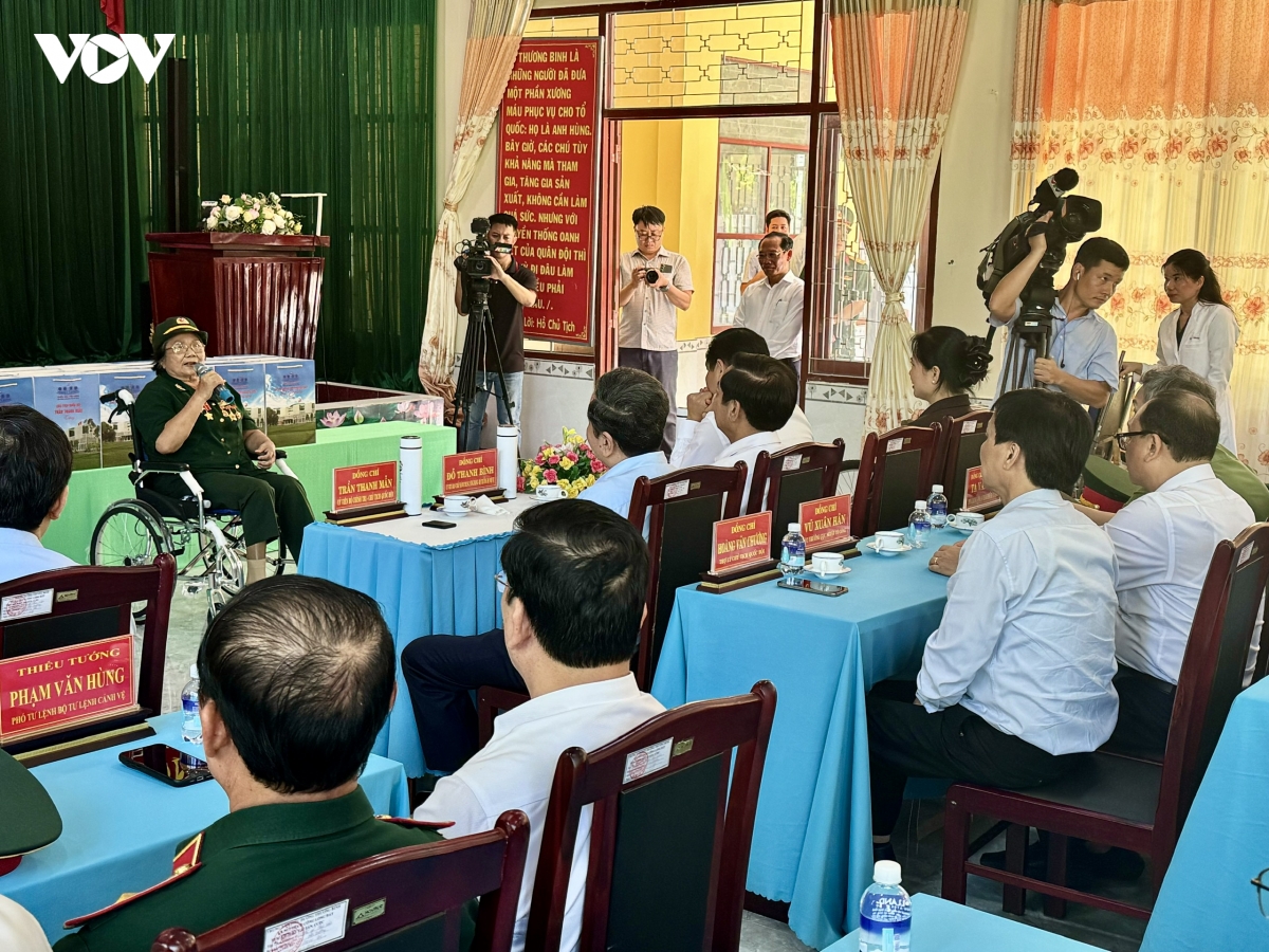 19-7-ctqh-tham-thuong-benh-binh-8.jpg