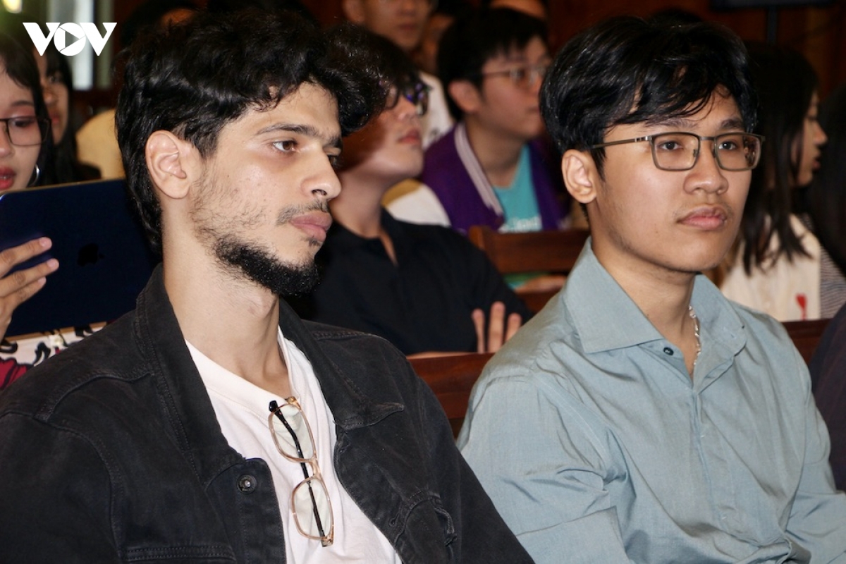 24-7-lan-dau-tien-cuo-thi-hackathon-tinh-toan-luong-tu-quoc-te-duoc-to-chuc-tai-gia-lai-anh-3.jpeg