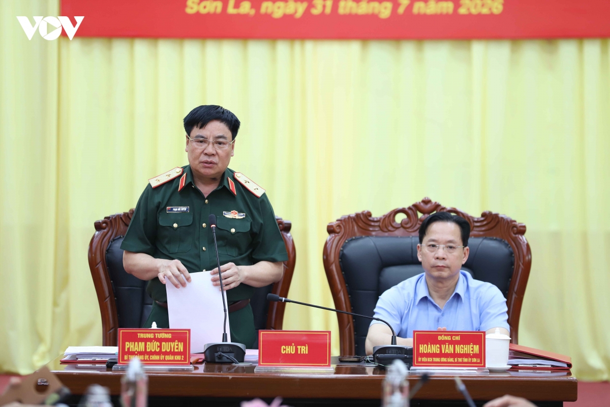 3.-trung-tuong-pham-duc-duyen-bi-thu-dang-uy-chinh-uy-quan-khu-2-phat-bieu-tai-hoi-nghi.jpg