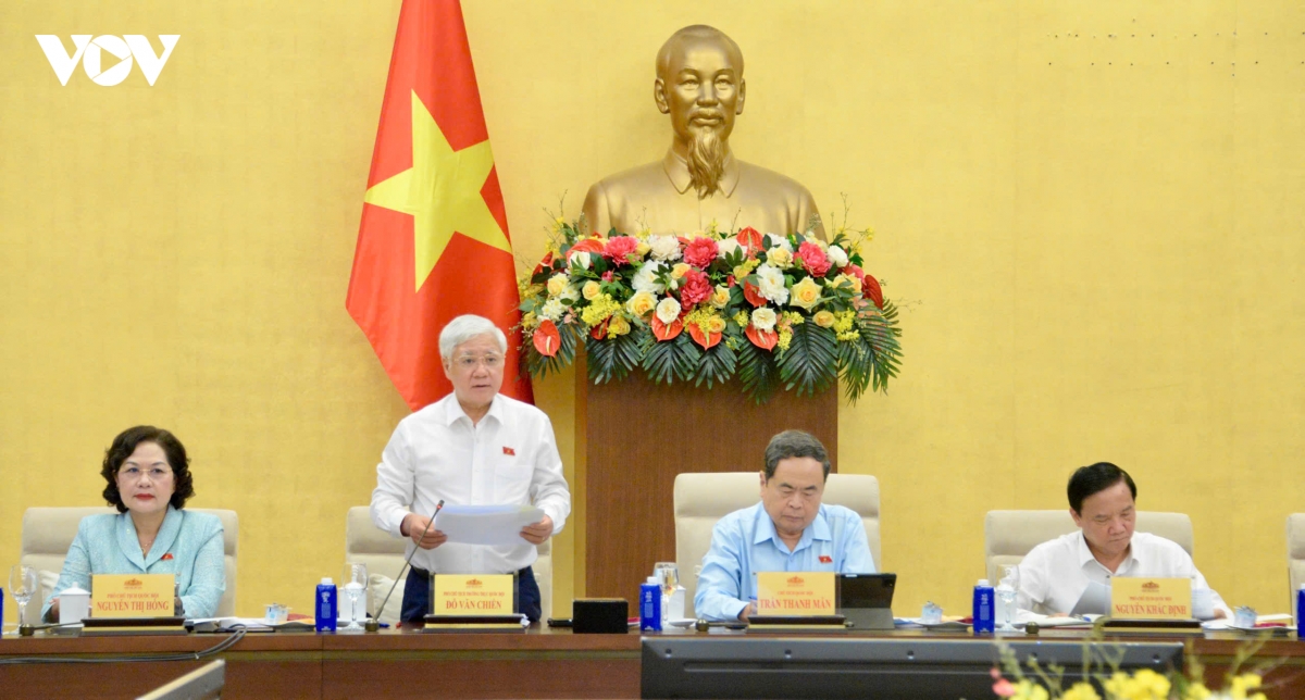 3_chu_tich_quoc_hoi_chu_tri_giao_ban_cong_tac_6_thang_dau_nam_2026_1.jpg