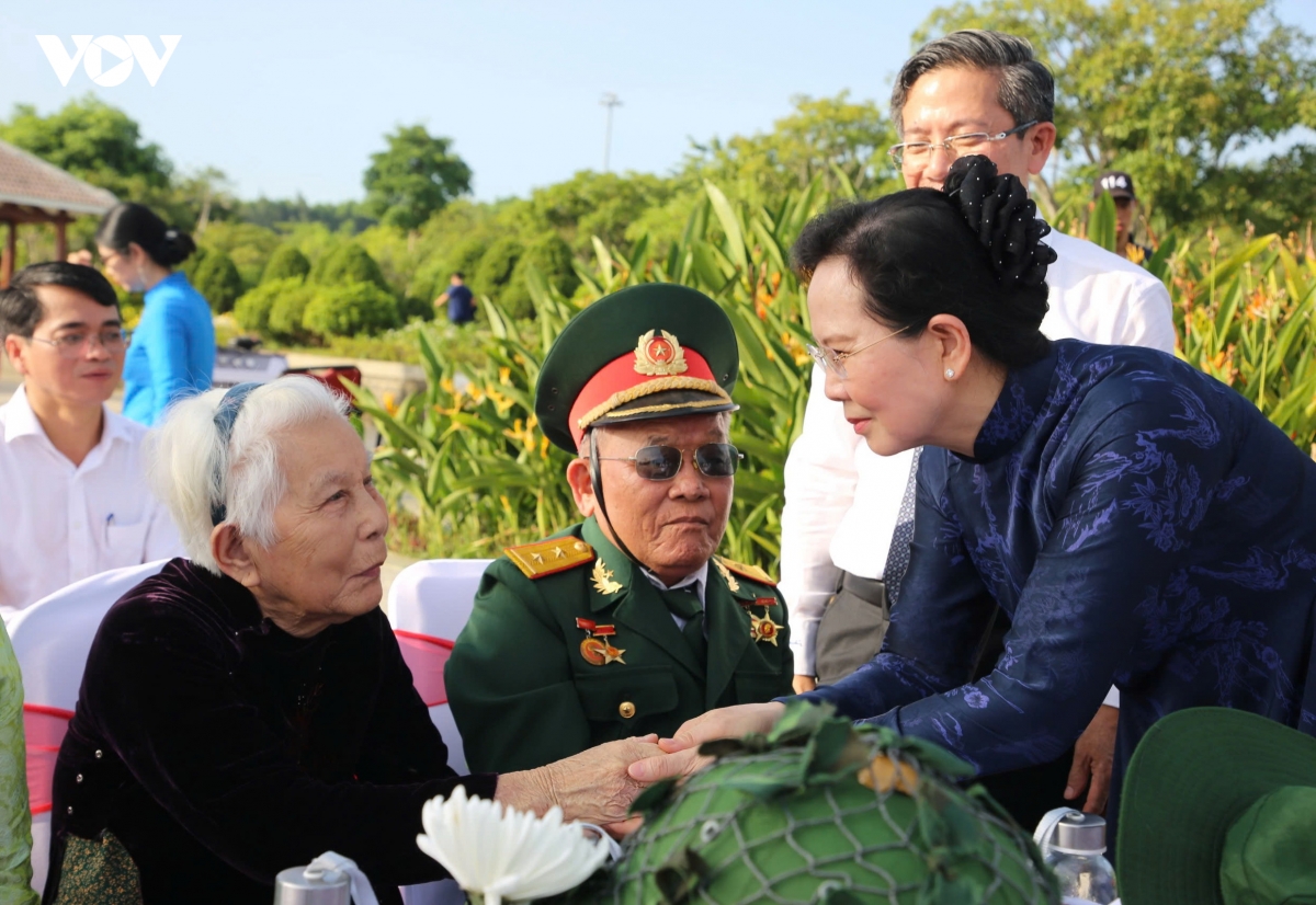 5-ba-le-thi-thuy.jpg