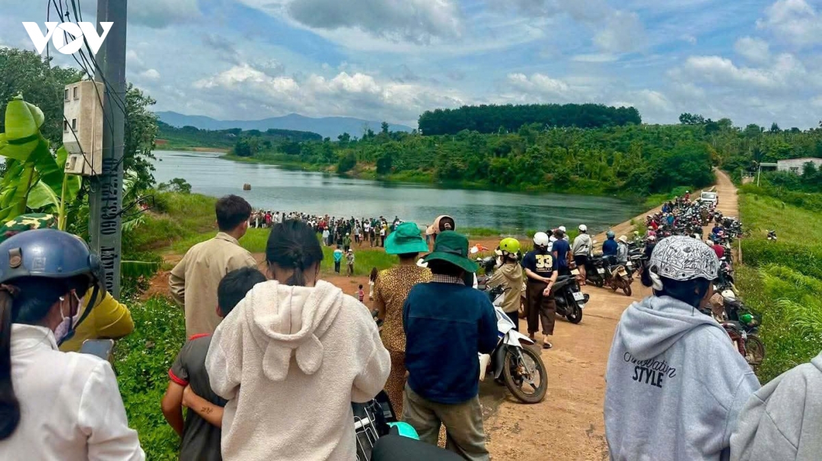 5-hoc-sinh-tu-vong-di-duoi-nuoc-khi-tam-ho-o-lam-dong-1.jpg