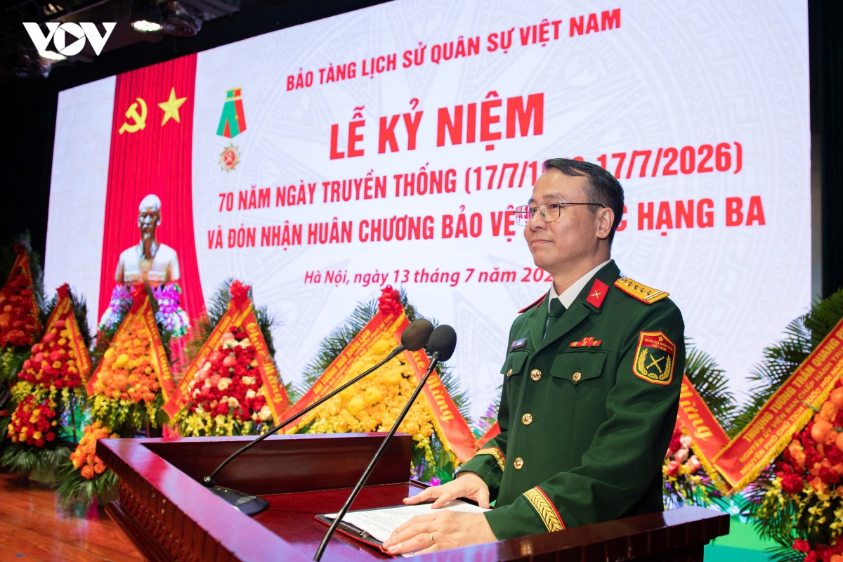 bao-tang-lich-su-quan-su-viet-nam-don-nhan-huan-chuong-bao-ve-to-quoc-hang-ba-3.jpg