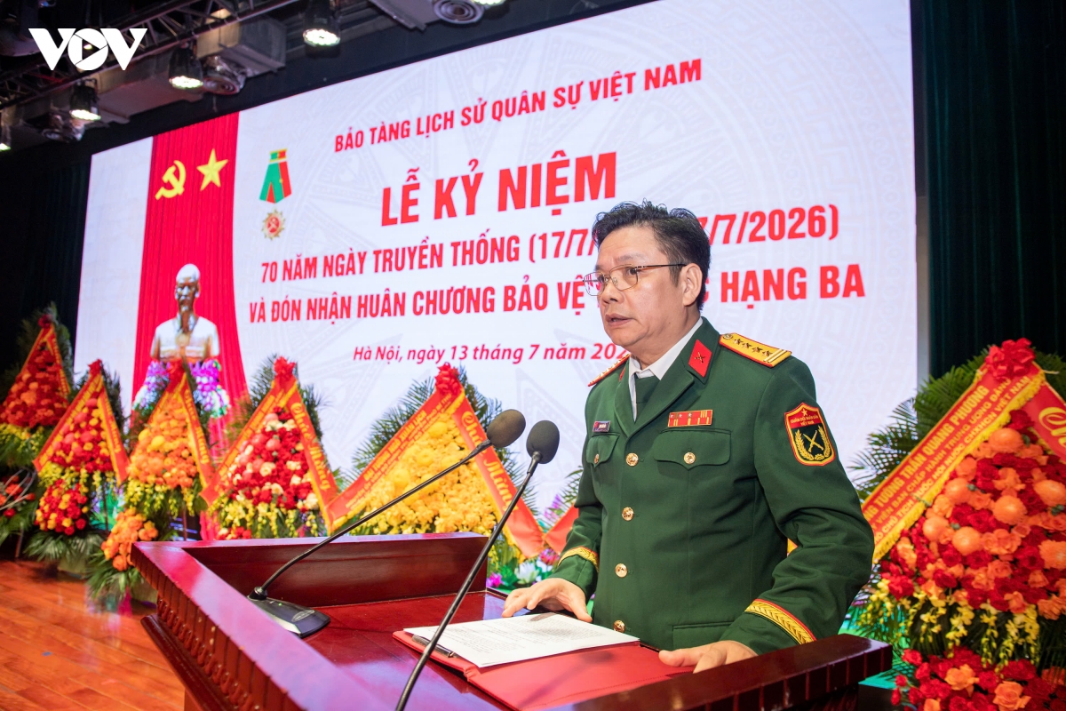 bao-tang-lich-su-quan-su-viet-nam-don-nhan-huan-chuong-bao-ve-to-quoc-hang-ba-4.jpg