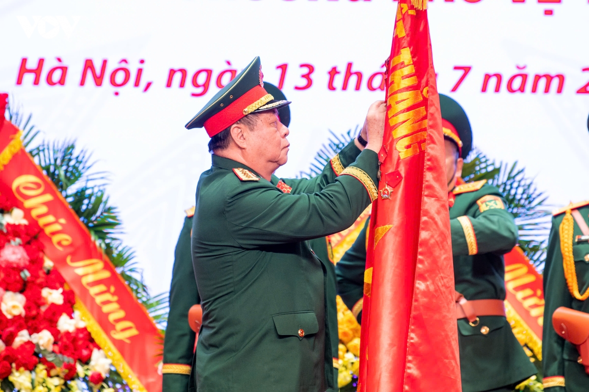 bao-tang-lich-su-quan-su-viet-nam-don-nhan-huan-chuong-bao-ve-to-quoc-hang-ba-5.jpg