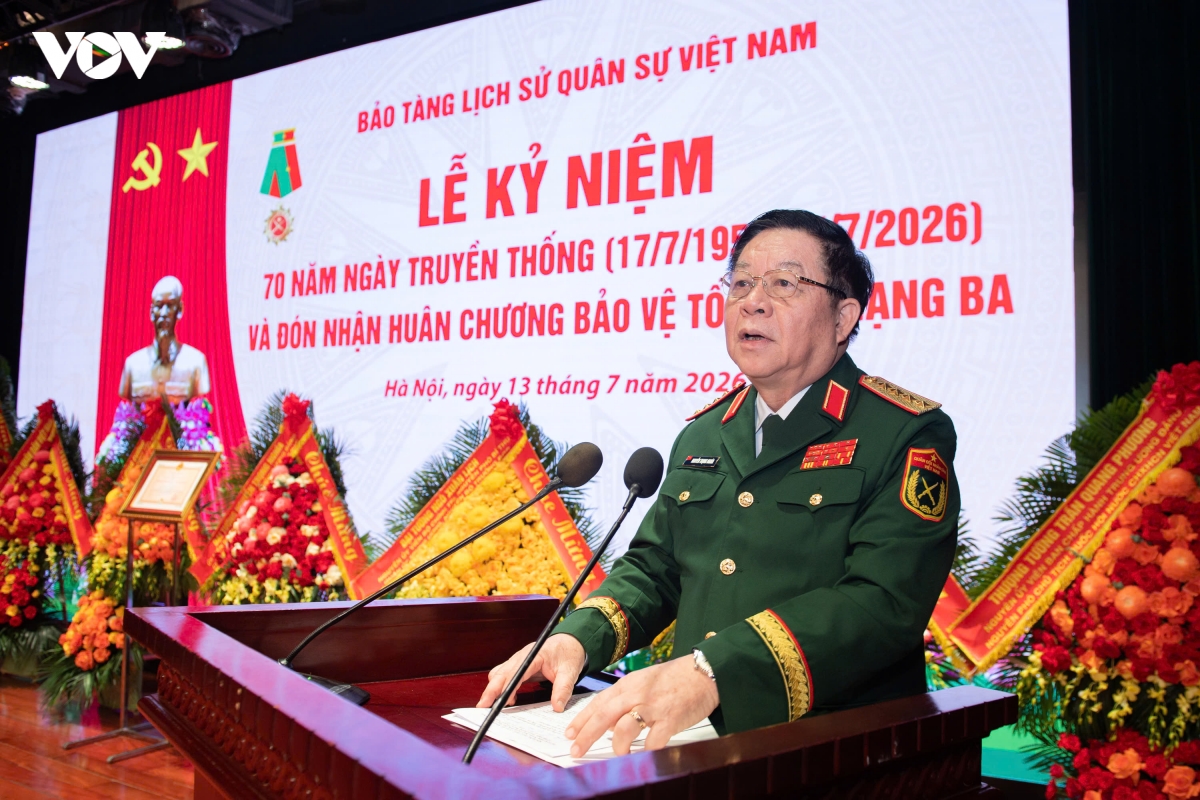 bao-tang-lich-su-quan-su-viet-nam-don-nhan-huan-chuong-bao-ve-to-quoc-hang-ba-7.jpg