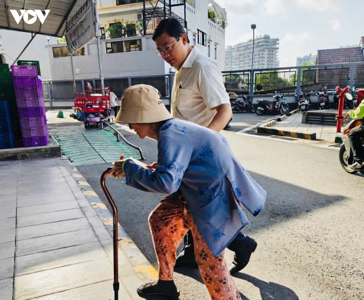 bs-nguyen-duc-lap-giam-doc-tram-y-te-phuong-tam-binh-tai-diem-kham-suc-khoe-luu-dong.jpg