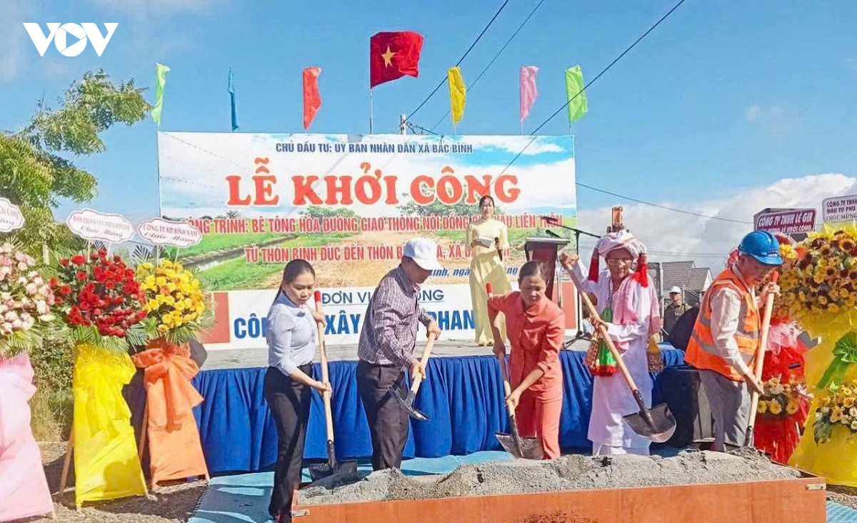 cac-dai-bieu-thuc-hien-le-dong-tho.jpg