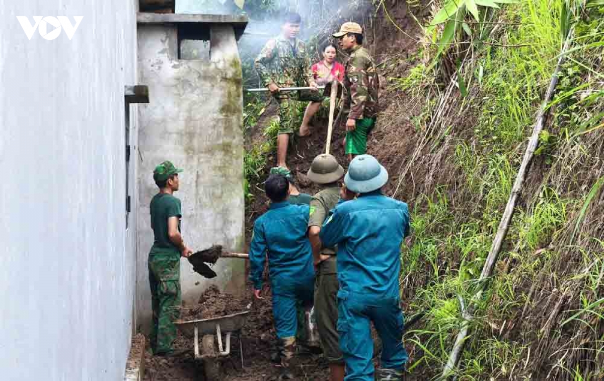 cac-don-bien-phong-tren-dia-ban-cung-da-ho-tro-nguoi-dan-khac-phuc-hau-qua-mua-lu-giup-ba-con-on-dinh-cuoc-song.jpg