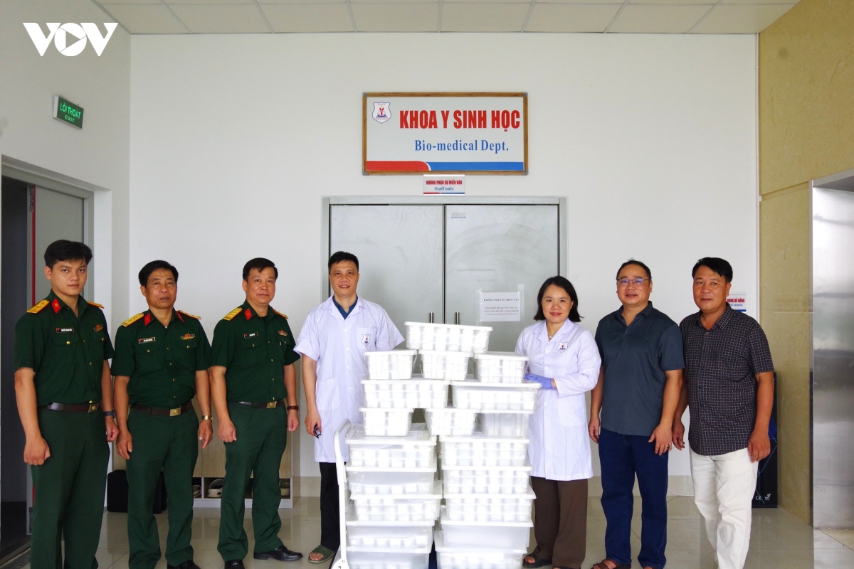 cac-mau-hai-cot-liet-si-duoc-niem-phong-va-van-chuyen-den-vien-phap-y-quoc-gia-theo-dung-quy-trinh.jpeg