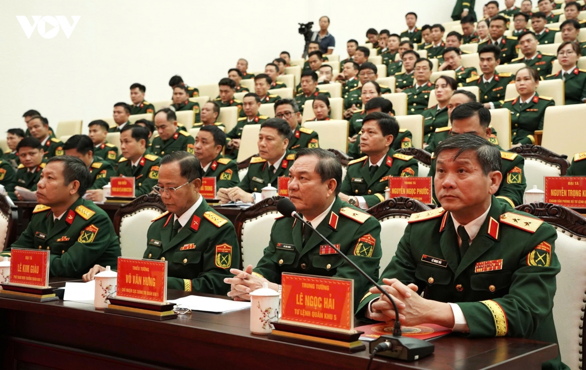cac_dai_bieu_du_buoi_le.jpg