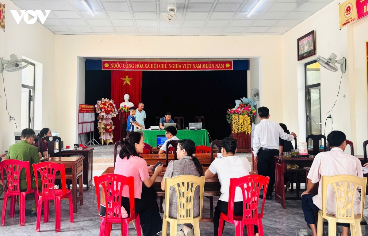 chinh_quyen_luu_dong_ve_tan_co_so_de_ho_tro_nguoi_dan_lam_thu_tuc_hanh_chinh.jpg