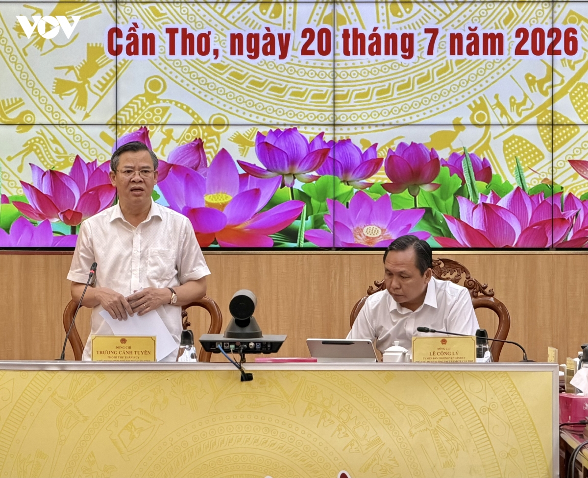 chu-tich-ubnd-thanh-pho-can-tho-truong-canh-tuyen-phat-bieu-tai-buoi-lam-viec.jpg