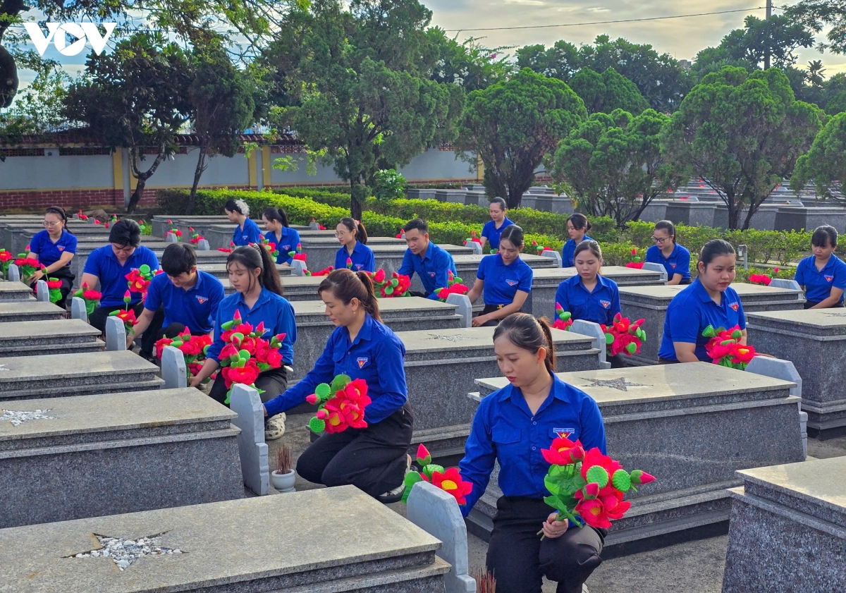chuong-trinh-hoa-dang-mo-liet-si.jpg