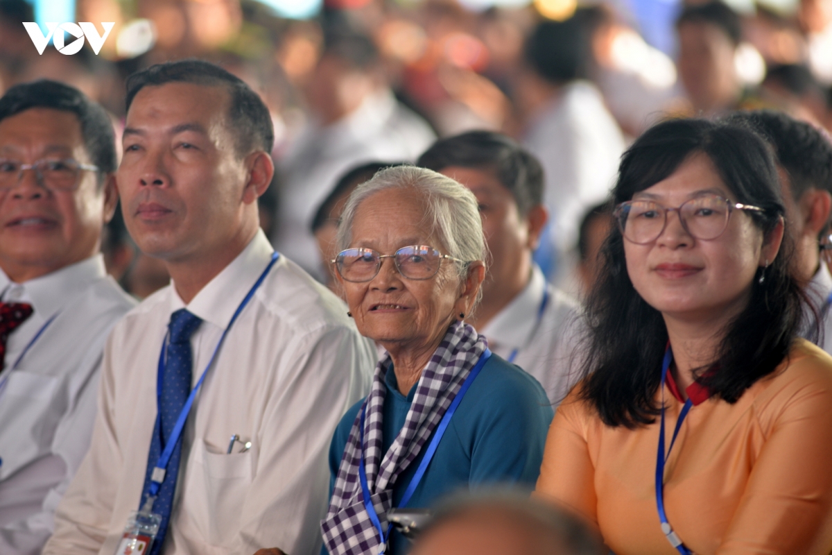 dai_bieu_tham_du_1.jpg