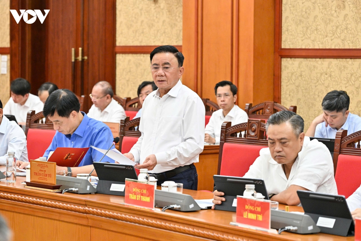 dong-chi-tran-cam-tu-phat-bieu-chi-dao-tai-hoi-nghi.jpg