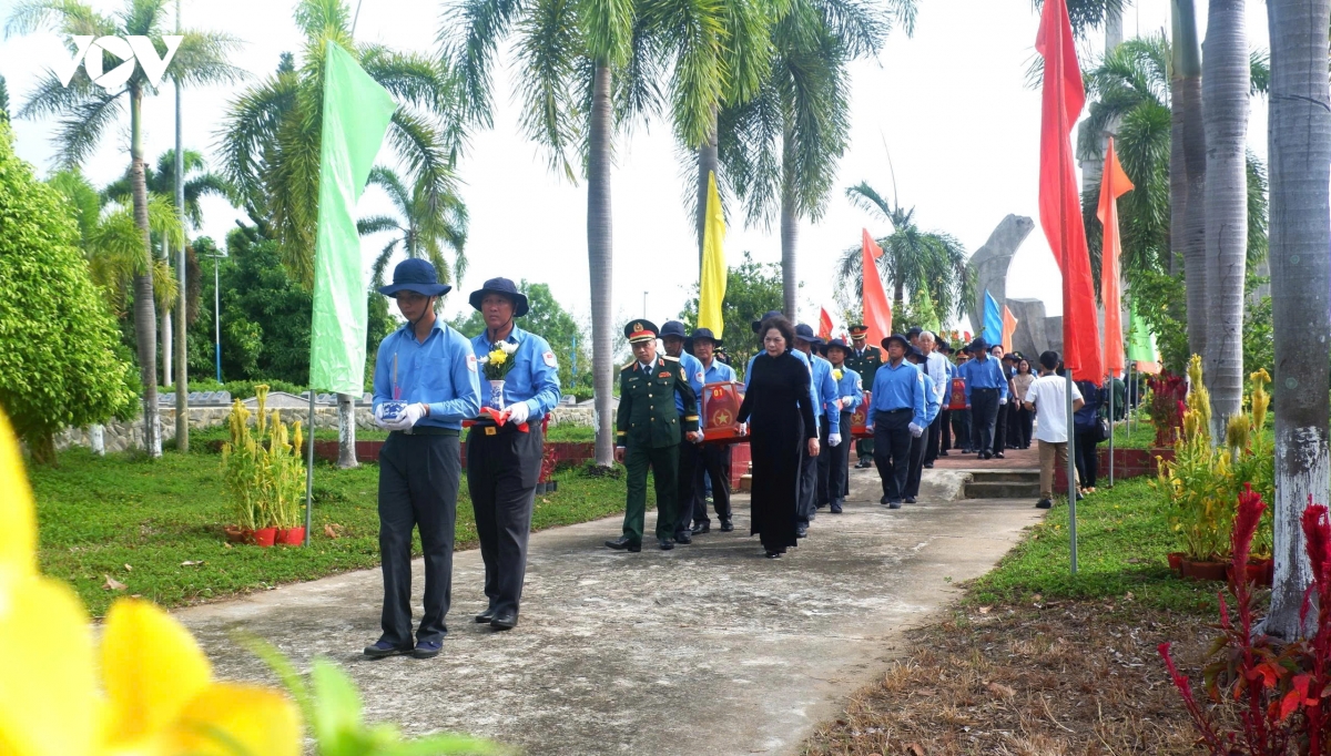 hai-cot-liet-si-2.jpg